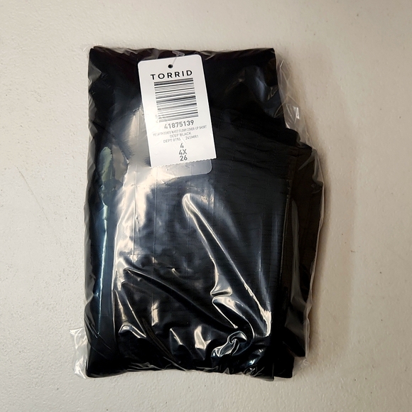 ❤️NWT VINTAGE TORRID MESH SWIM COVER - FLOWY SHORTS - PLUS SIZE - Picture 10 of 13